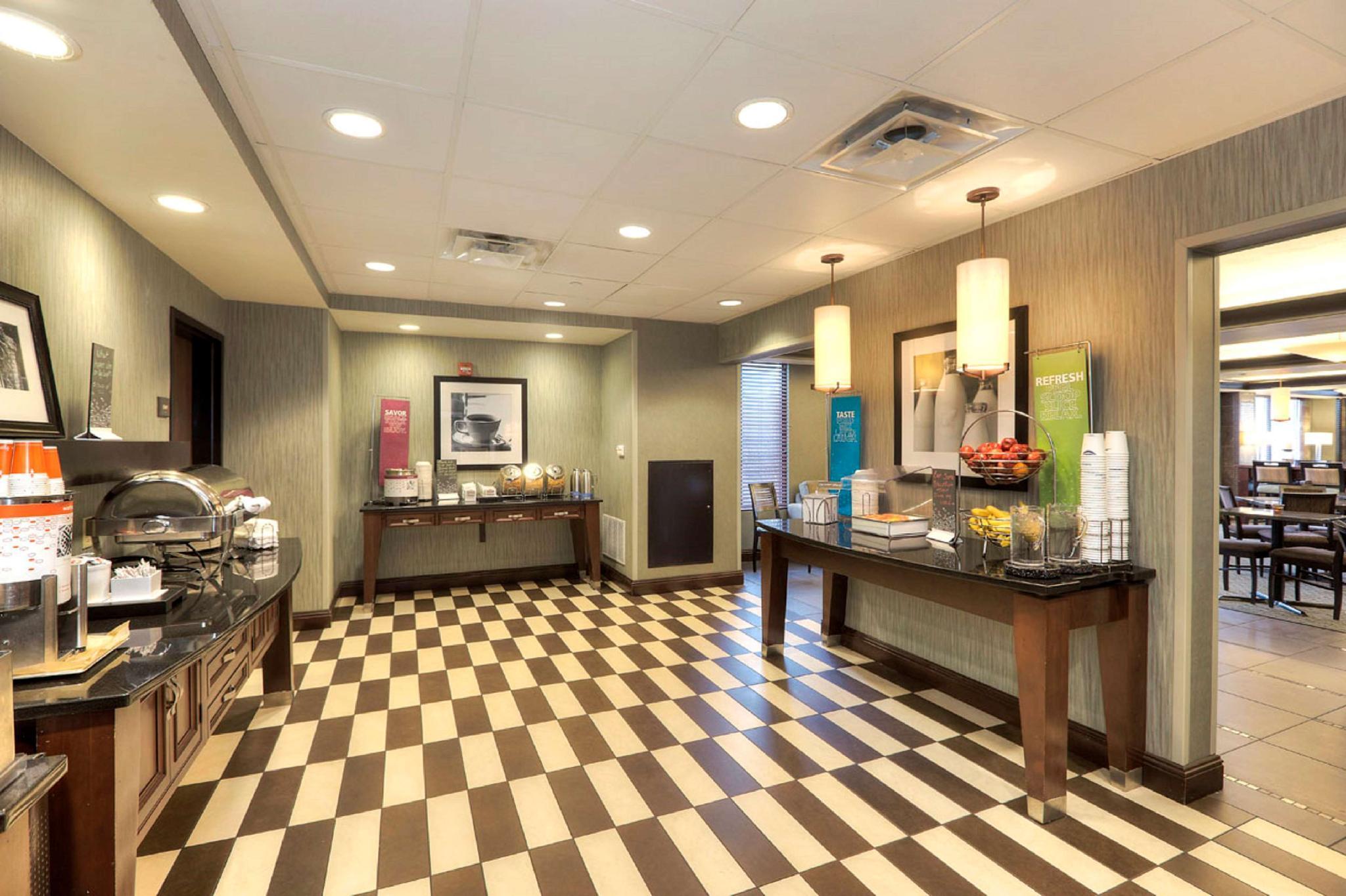 Hampton Inn טראוורס סיטי מראה חיצוני תמונה