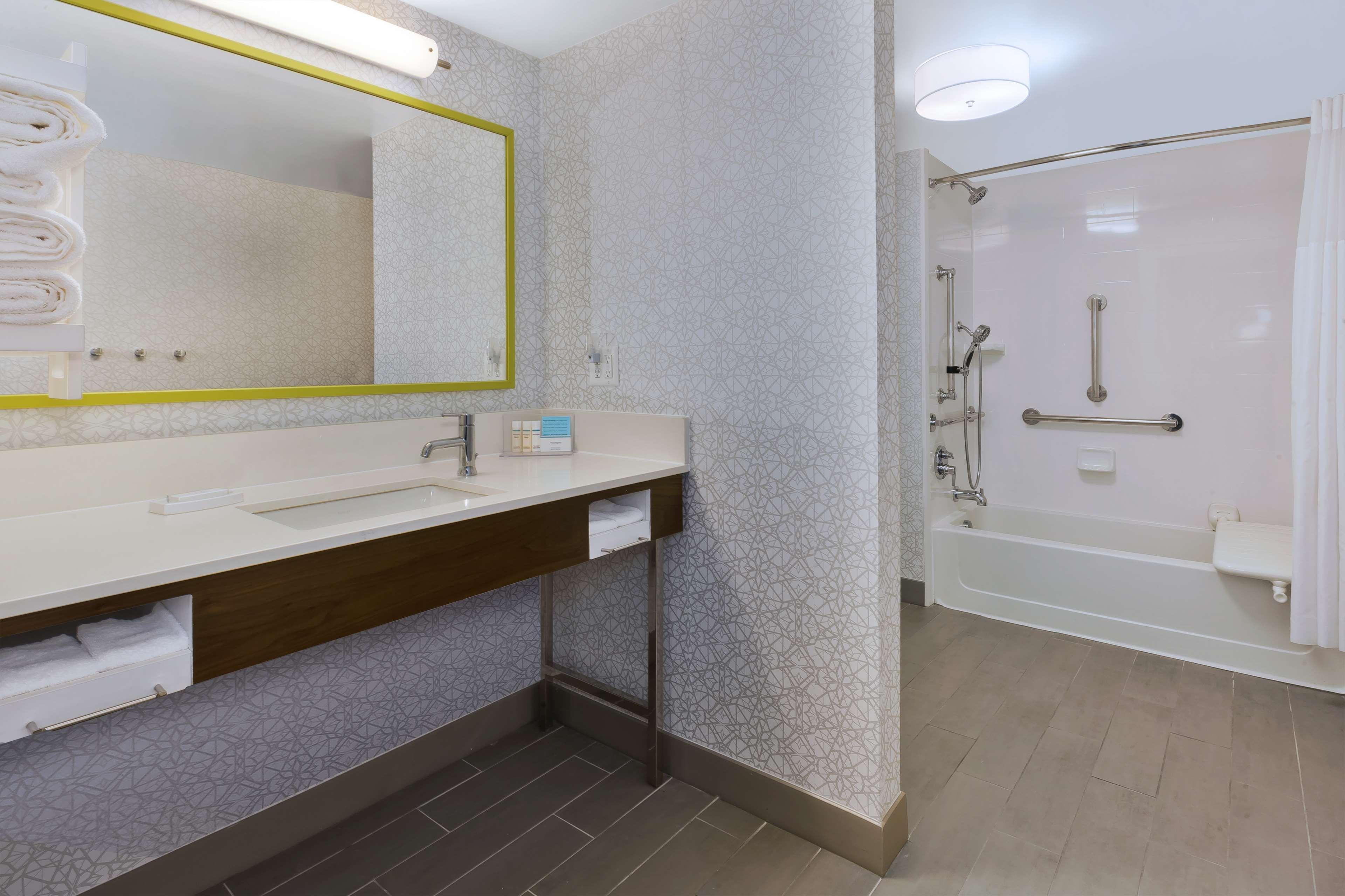 Hampton Inn טראוורס סיטי מראה חיצוני תמונה