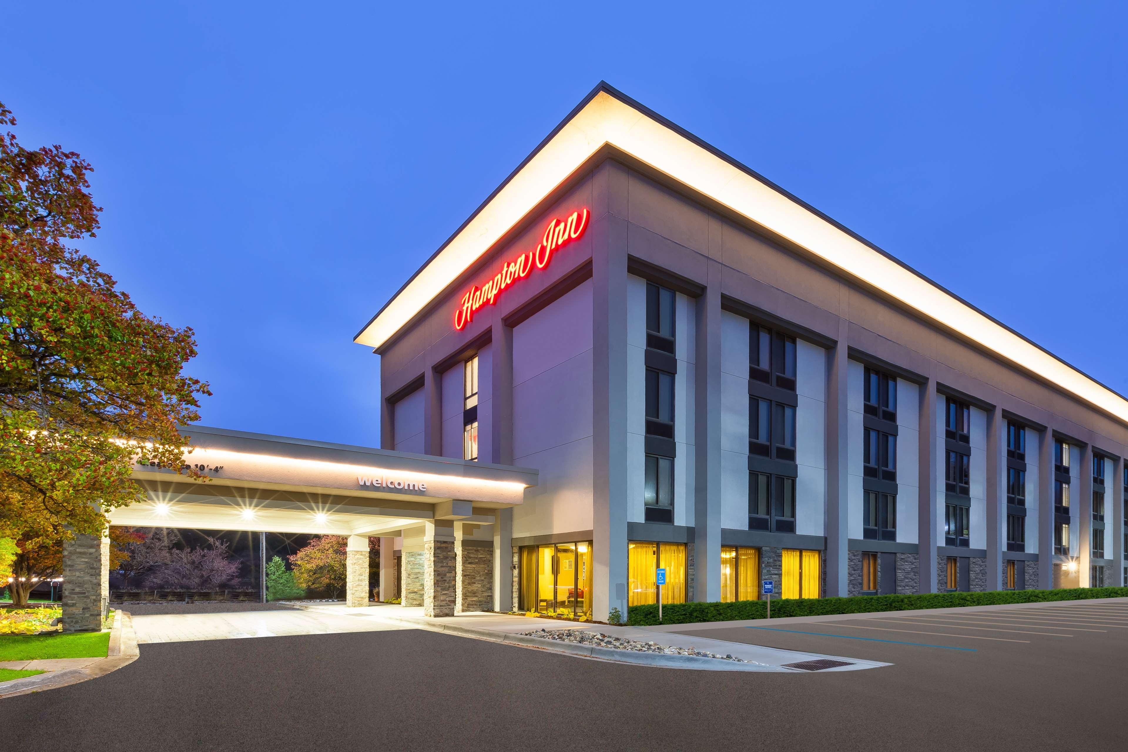 Hampton Inn טראוורס סיטי מראה חיצוני תמונה