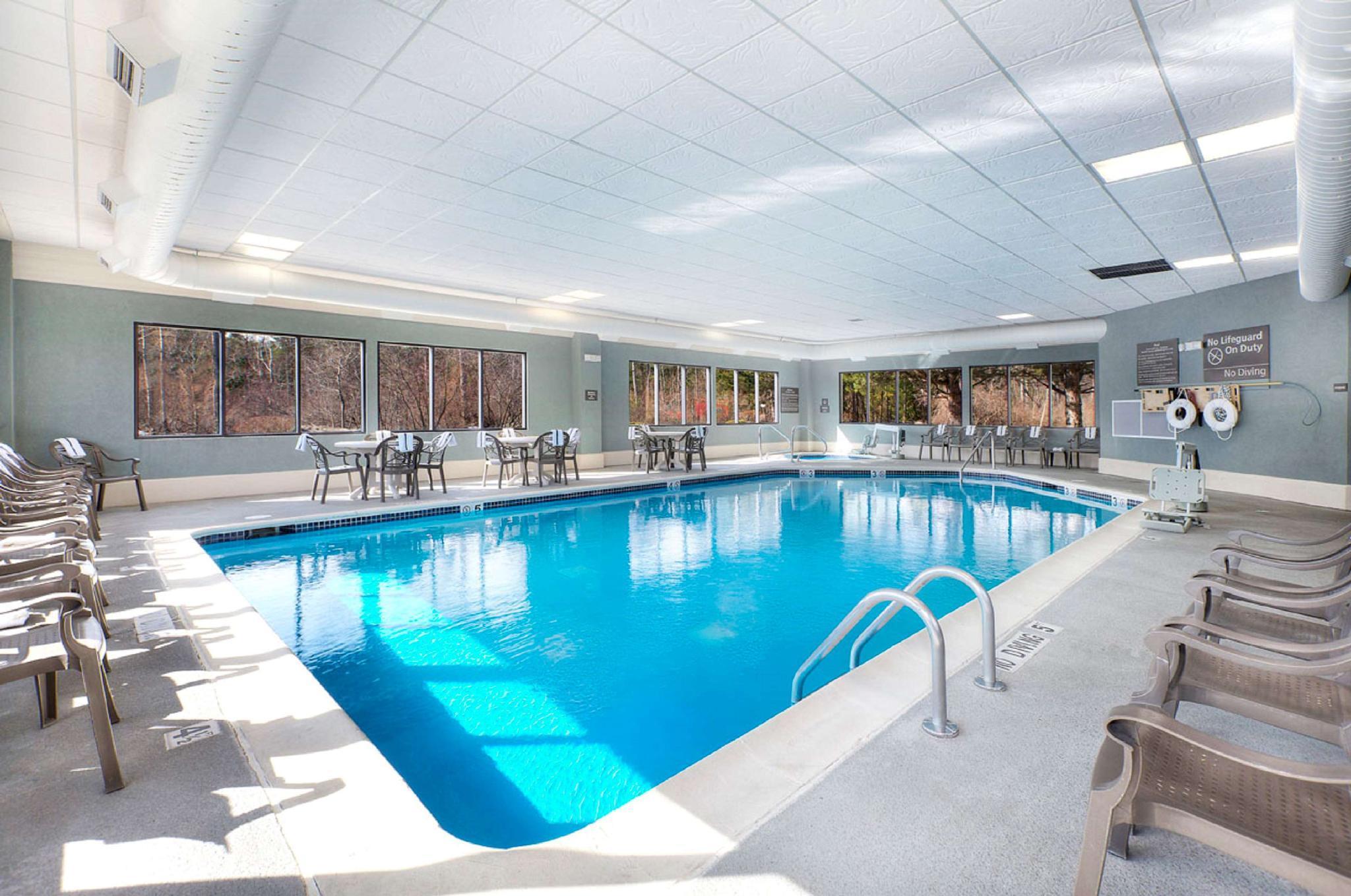 Hampton Inn טראוורס סיטי מראה חיצוני תמונה