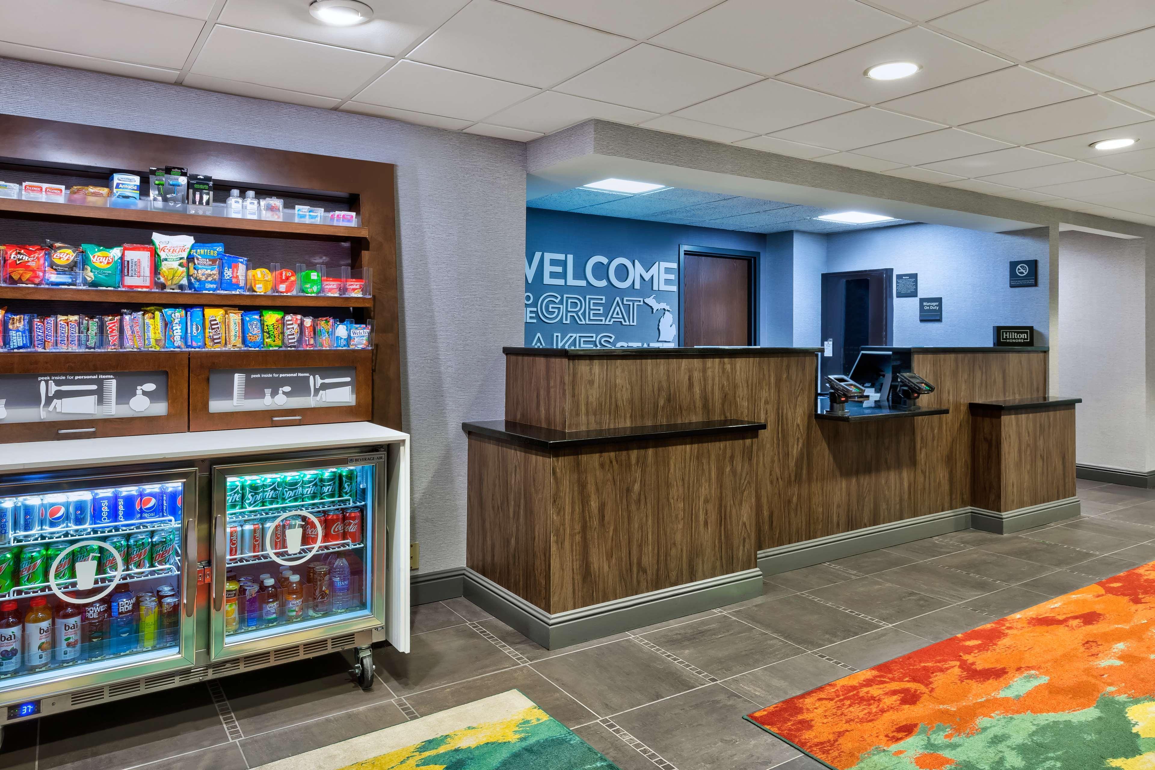 Hampton Inn טראוורס סיטי מראה חיצוני תמונה