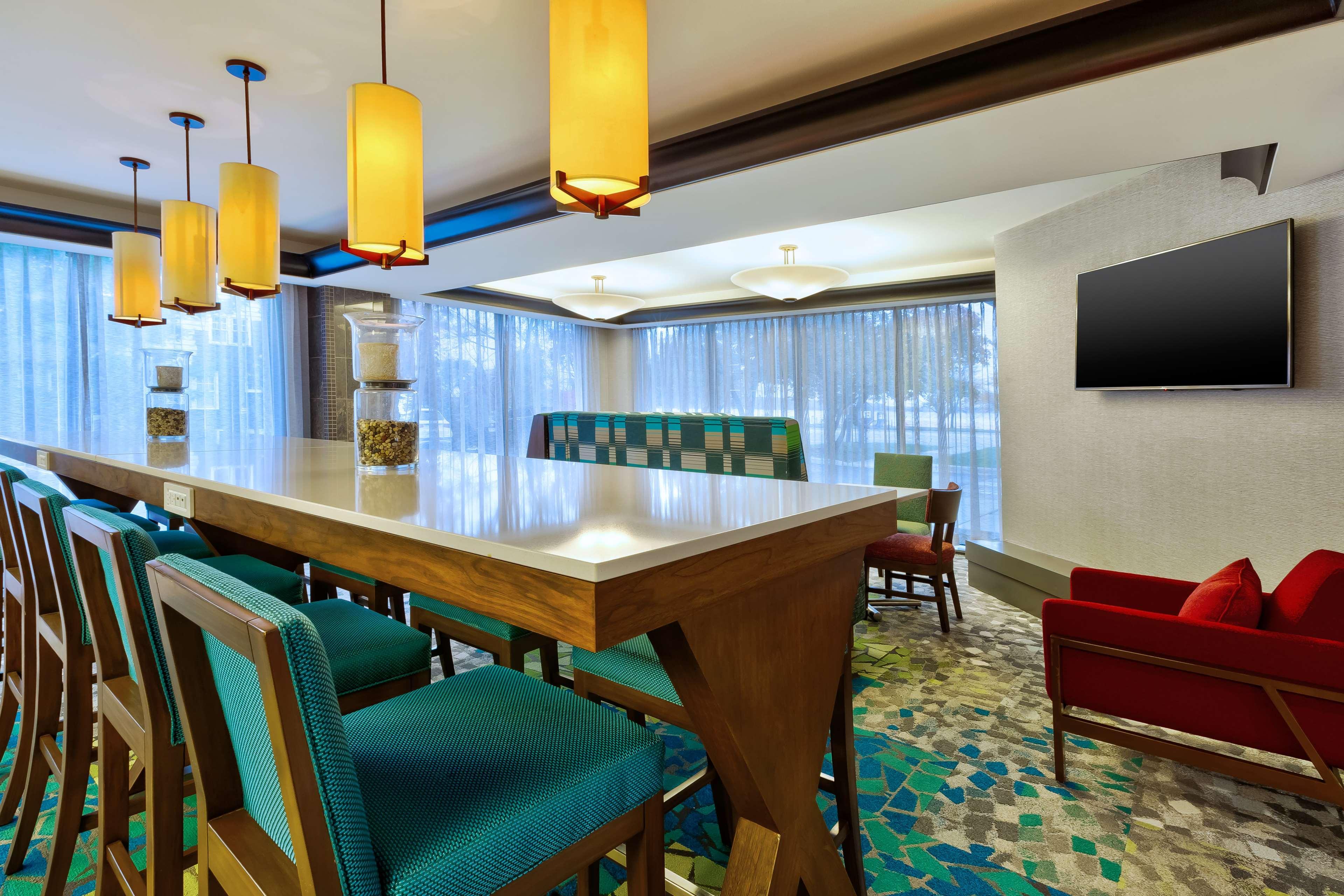 Hampton Inn טראוורס סיטי מראה חיצוני תמונה