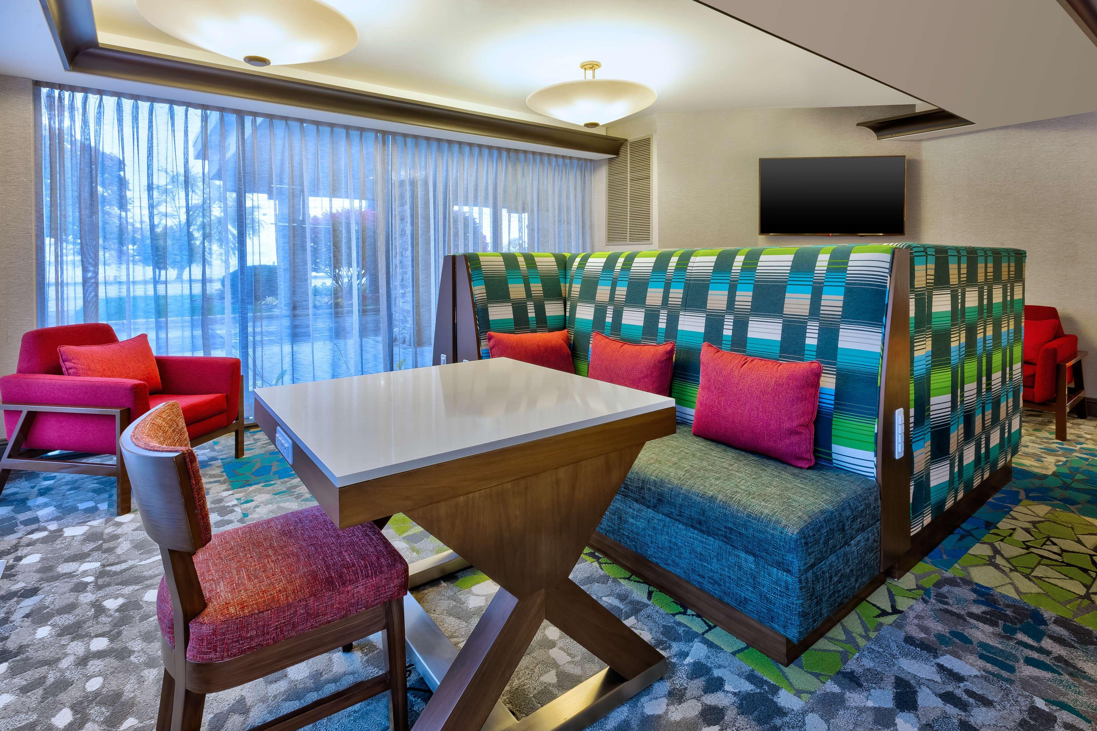 Hampton Inn טראוורס סיטי מראה חיצוני תמונה