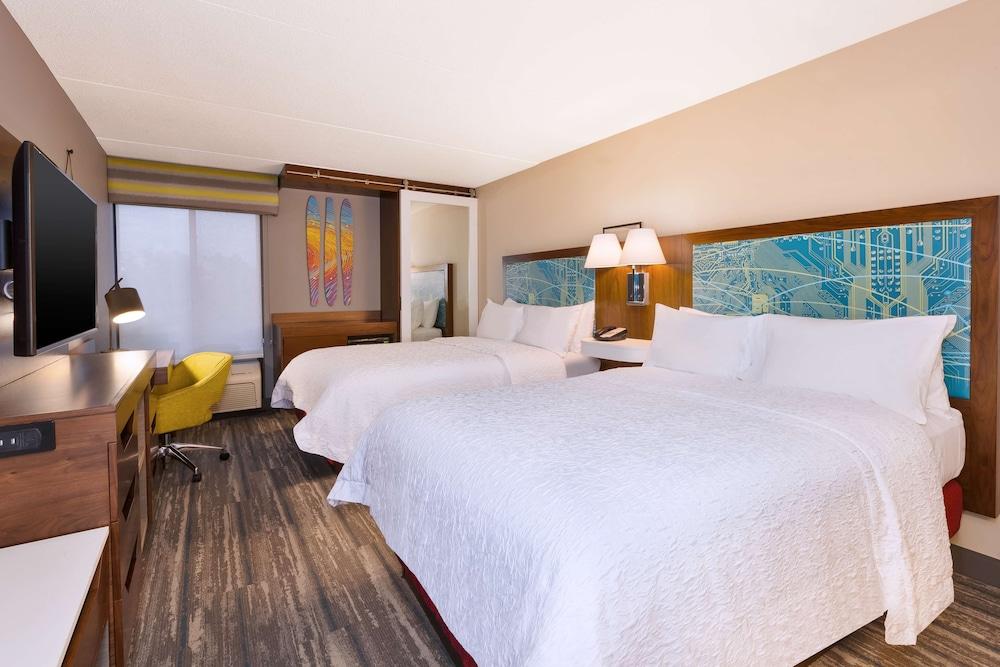 Hampton Inn טראוורס סיטי מראה חיצוני תמונה