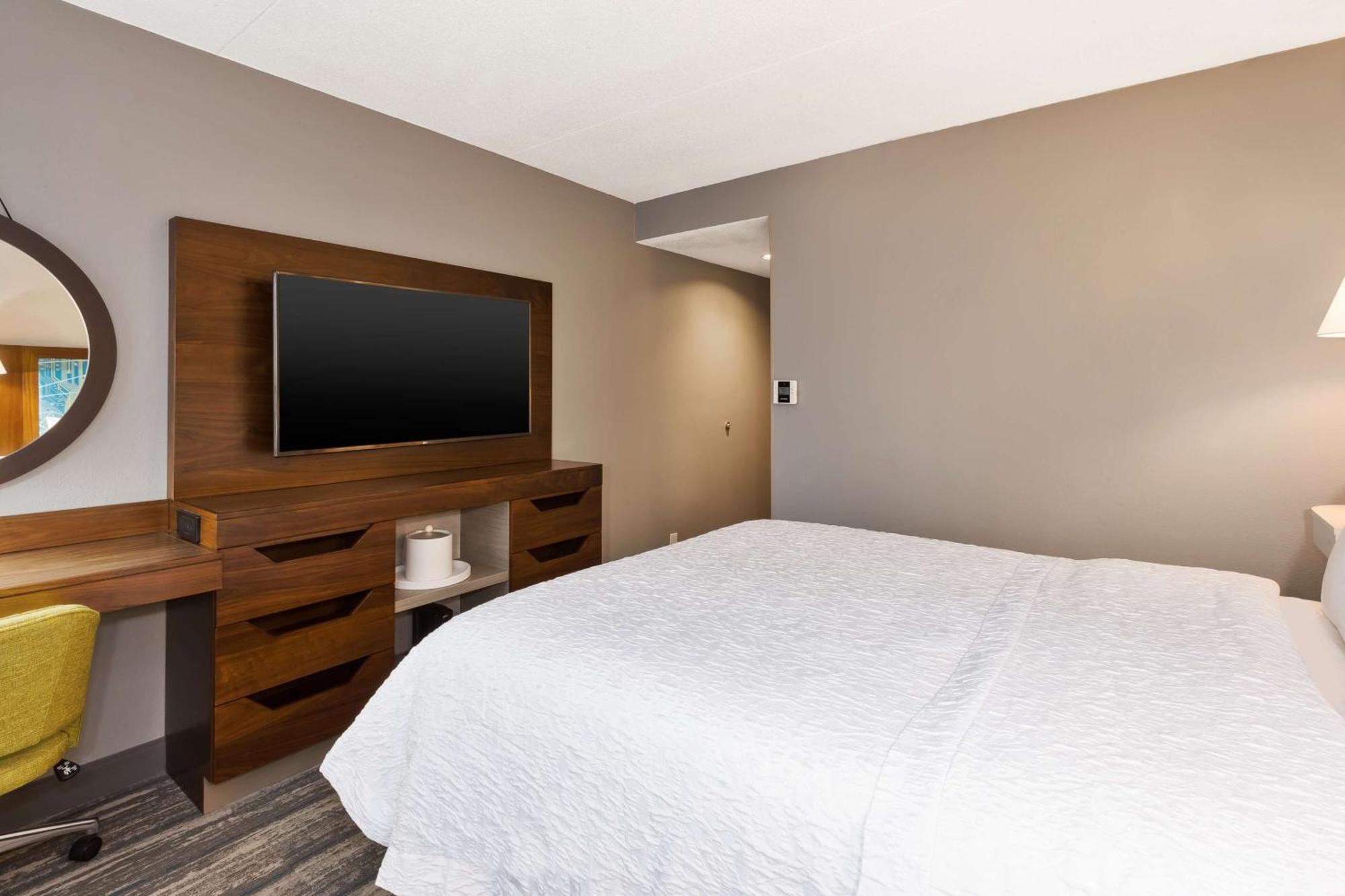 Hampton Inn טראוורס סיטי מראה חיצוני תמונה