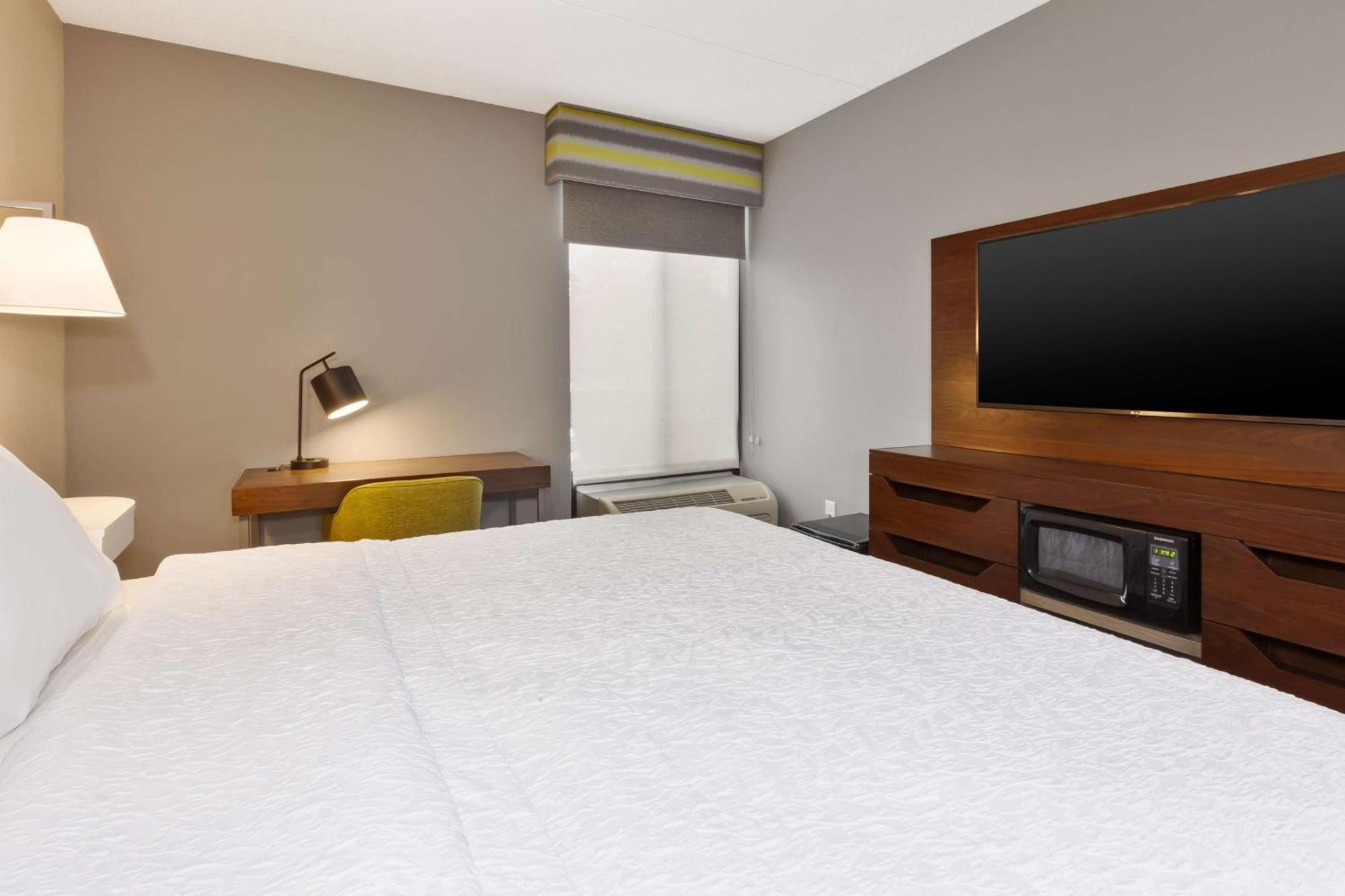 Hampton Inn טראוורס סיטי מראה חיצוני תמונה