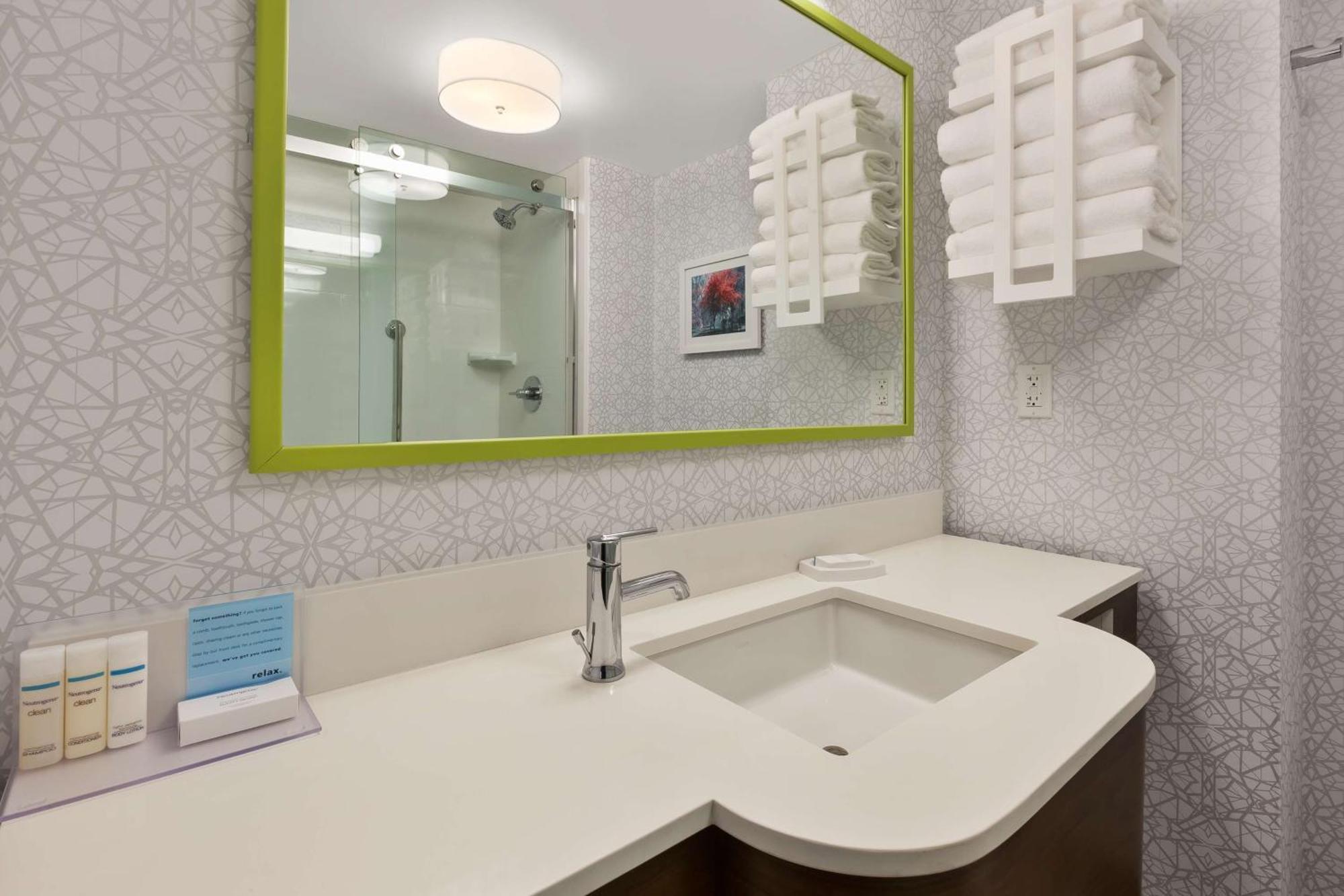 Hampton Inn טראוורס סיטי מראה חיצוני תמונה