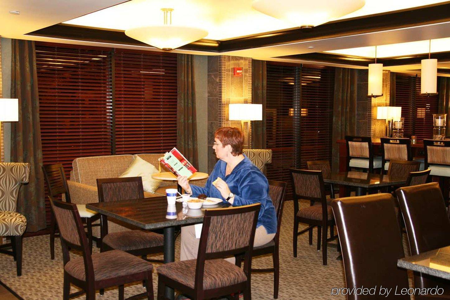Hampton Inn טראוורס סיטי מסעדה תמונה