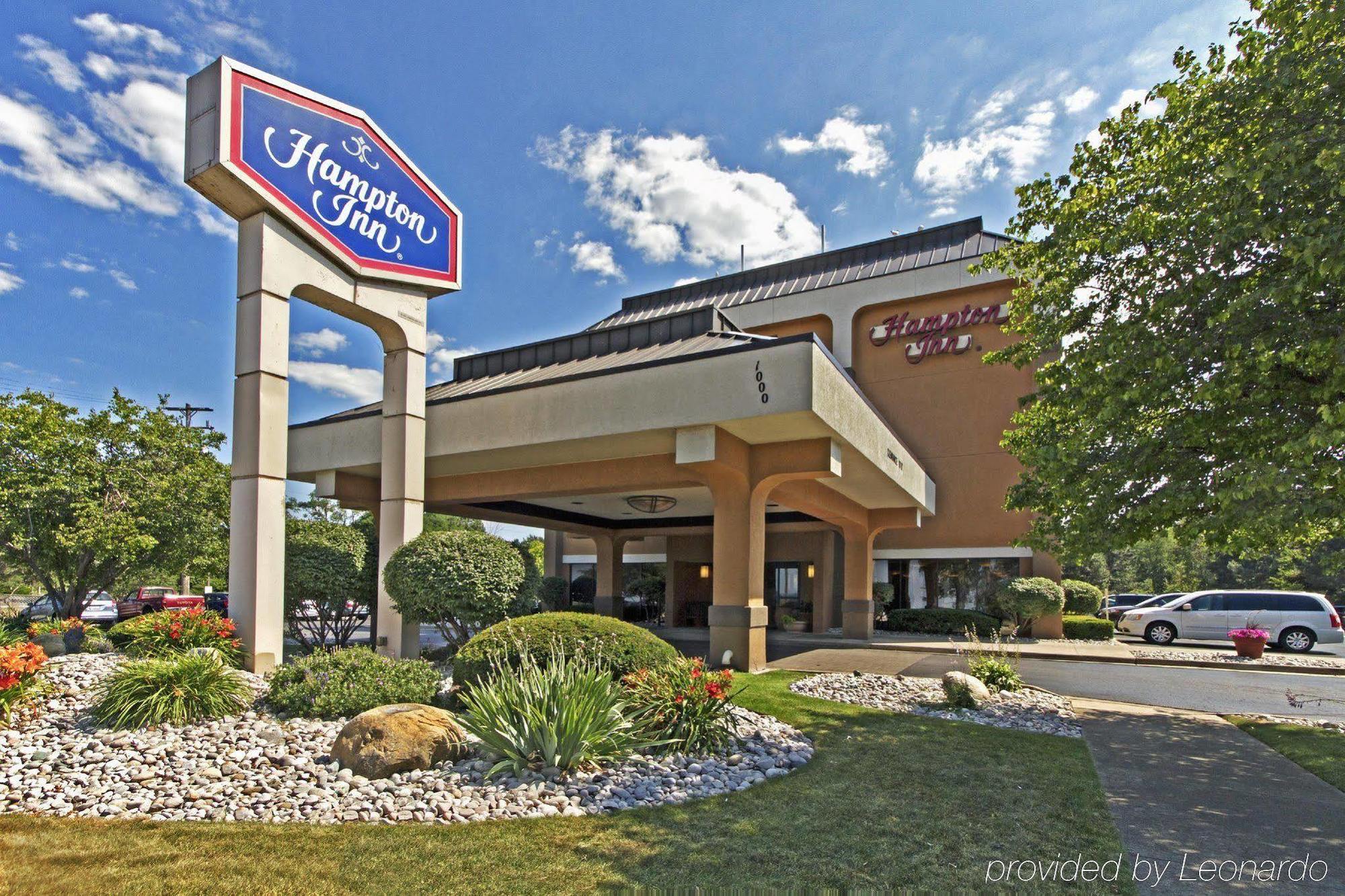 Hampton Inn טראוורס סיטי מראה חיצוני תמונה