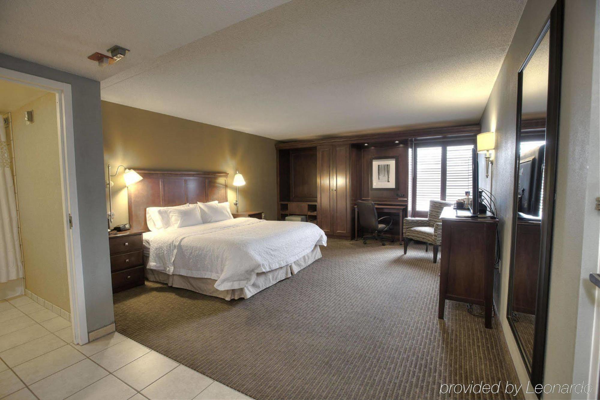 Hampton Inn טראוורס סיטי מראה חיצוני תמונה