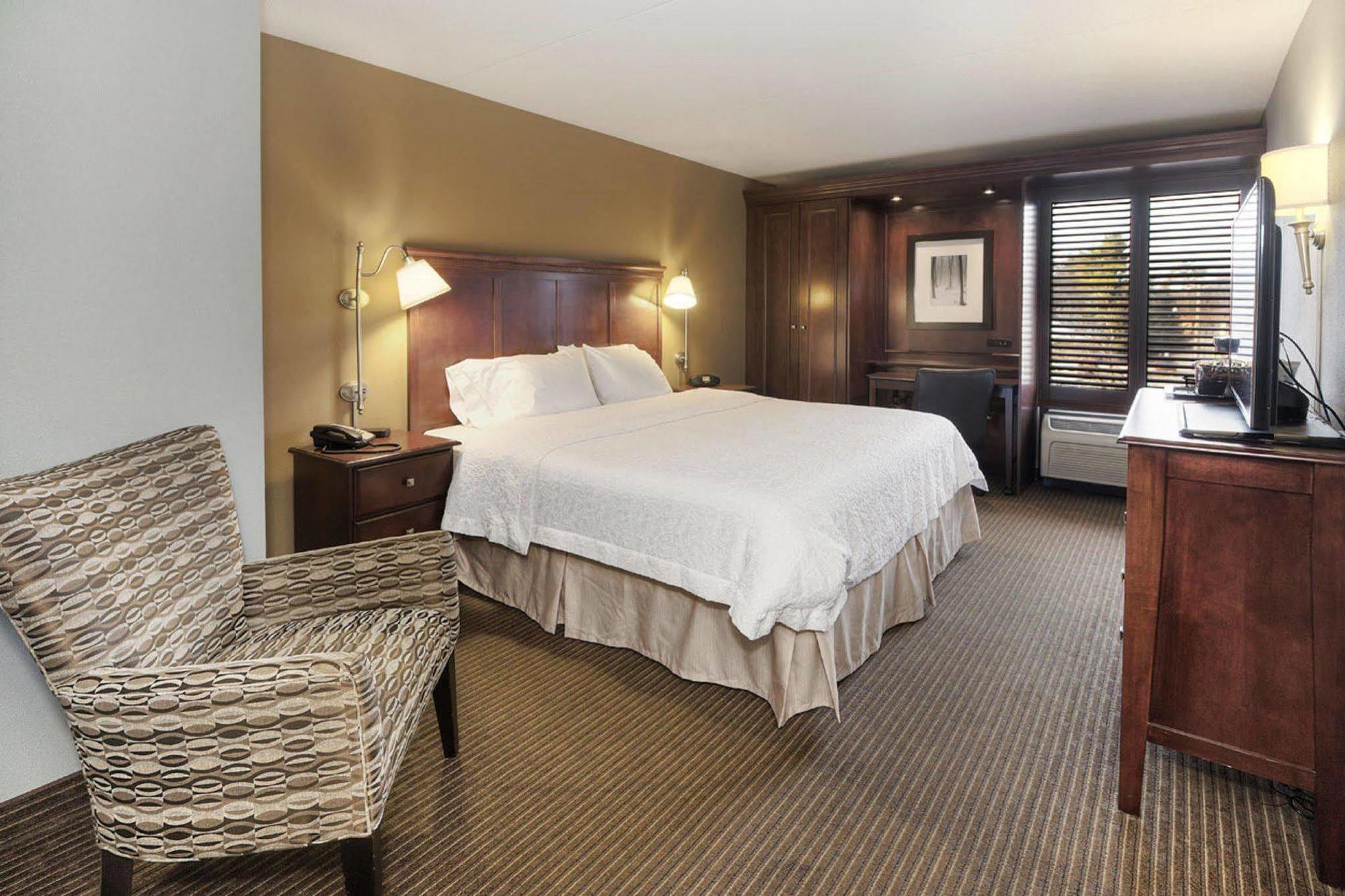 Hampton Inn טראוורס סיטי מראה חיצוני תמונה